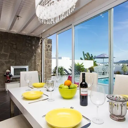 Playa Blanca Sleeps 8 Pool Air Con Wifi Villa *